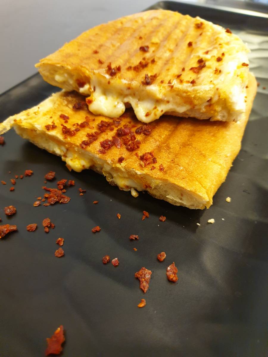 チーズ入っているトースト